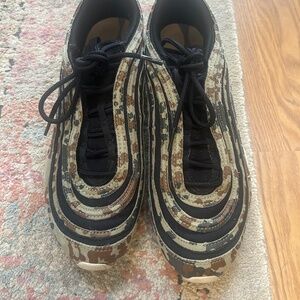 Nike Air Black, Tan, and Brown Camo Athletic Shoes in Size 8.5